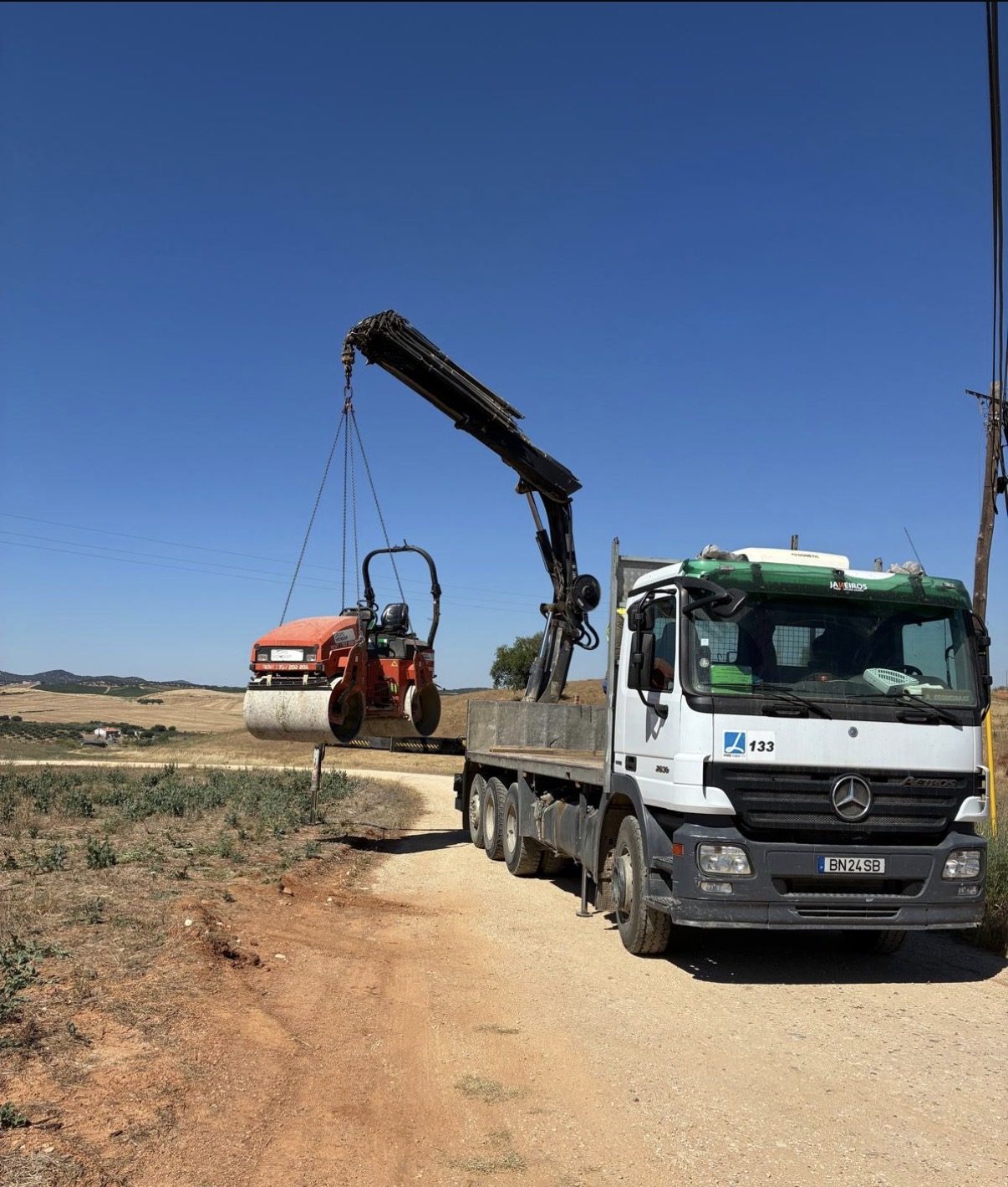 Camiões com Grua